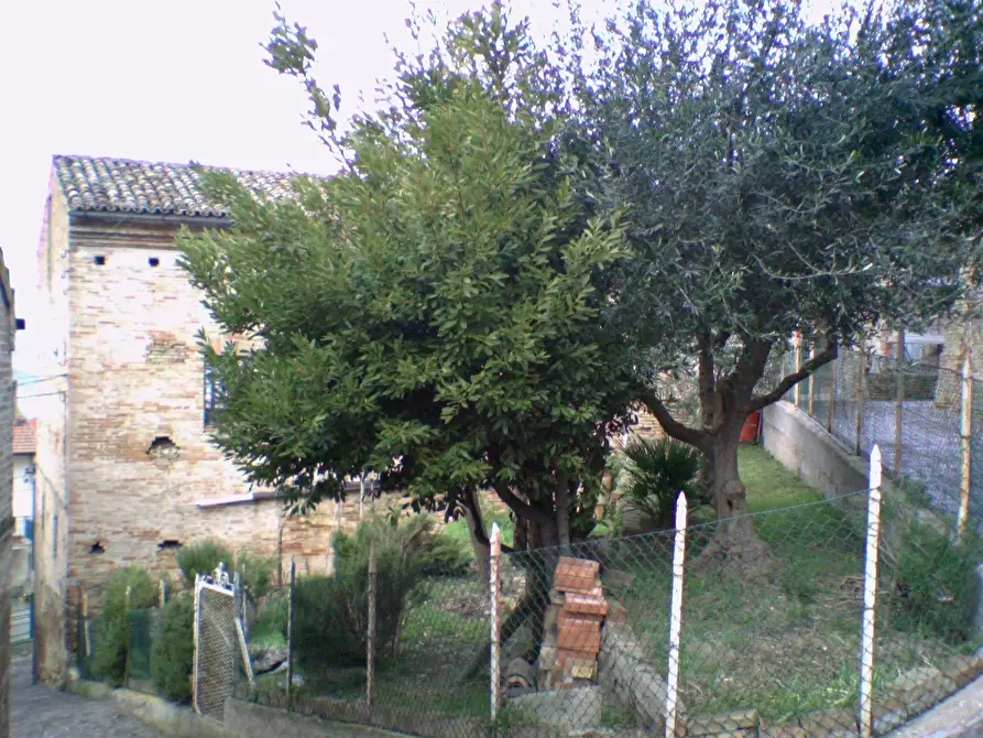 Immagine 8 di Laboratorio in vendita  a Montegiorgio