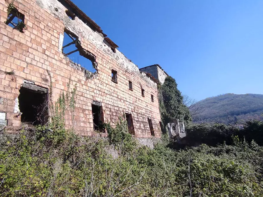 Immagine 24 di Palazzo in vendita  a Fisciano