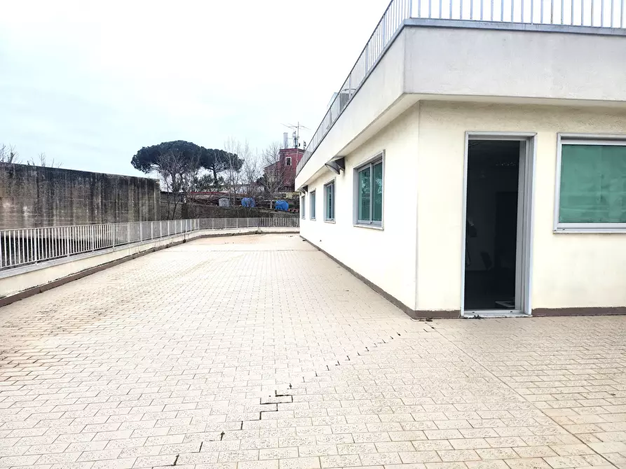 Immagine 40 di Palazzo in vendita  a Napoli