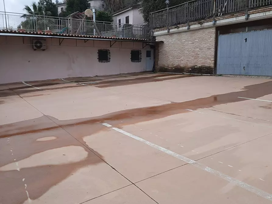 Immagine 34 di Attività commerciale in vendita  a Cupra Marittima