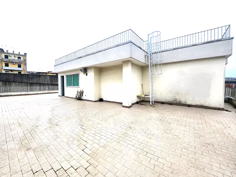 Immagine 42 di Palazzo in affitto  a Napoli