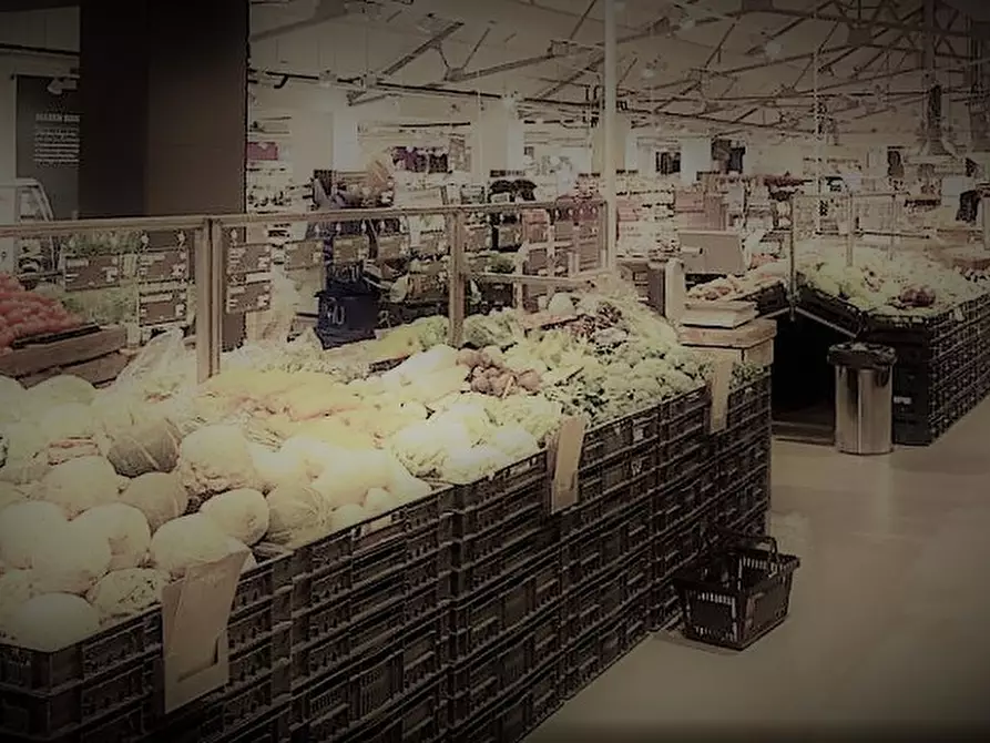 Immagine 6 di Locale commerciale in vendita  a Roma