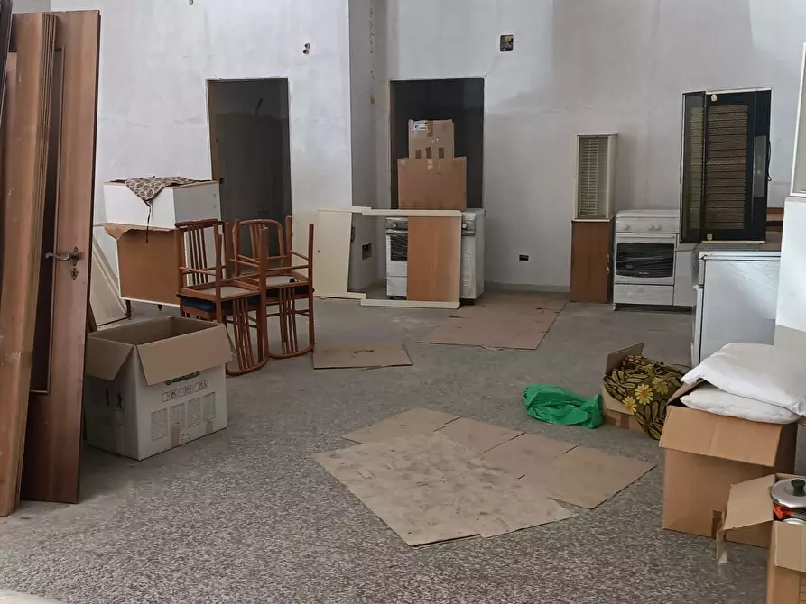 Immagine 6 di Locale commerciale in vendita  a Alba Adriatica