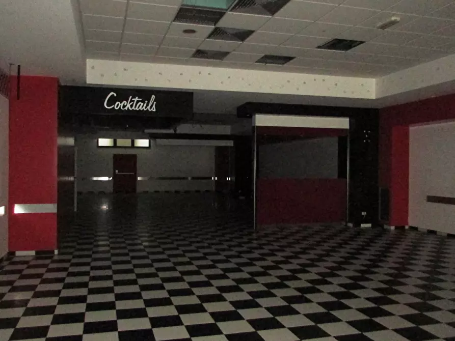 Immagine 40 di Locale commerciale in vendita  in VIA EINAUDI a Civitanova Marche