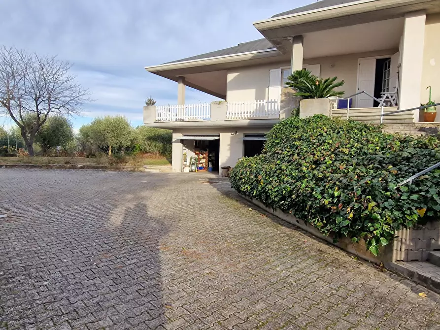 Immagine 55 di Casa indipendente in vendita  a Folignano