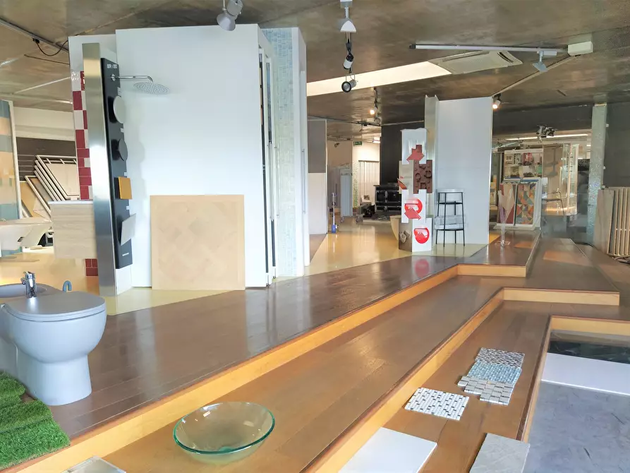 Immagine 1 di Locale commerciale in vendita  a Spinetoli