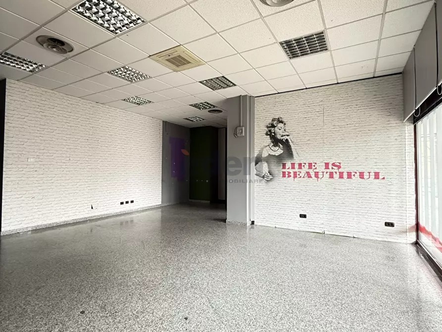 Immagine 31 di Locale commerciale in vendita  in Via Carlo Zucchi 41 a Modena