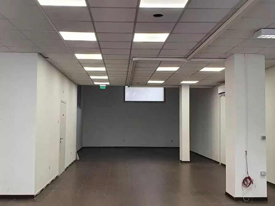 Immagine 18 di Locale commerciale in vendita  a Quartu Sant'elena