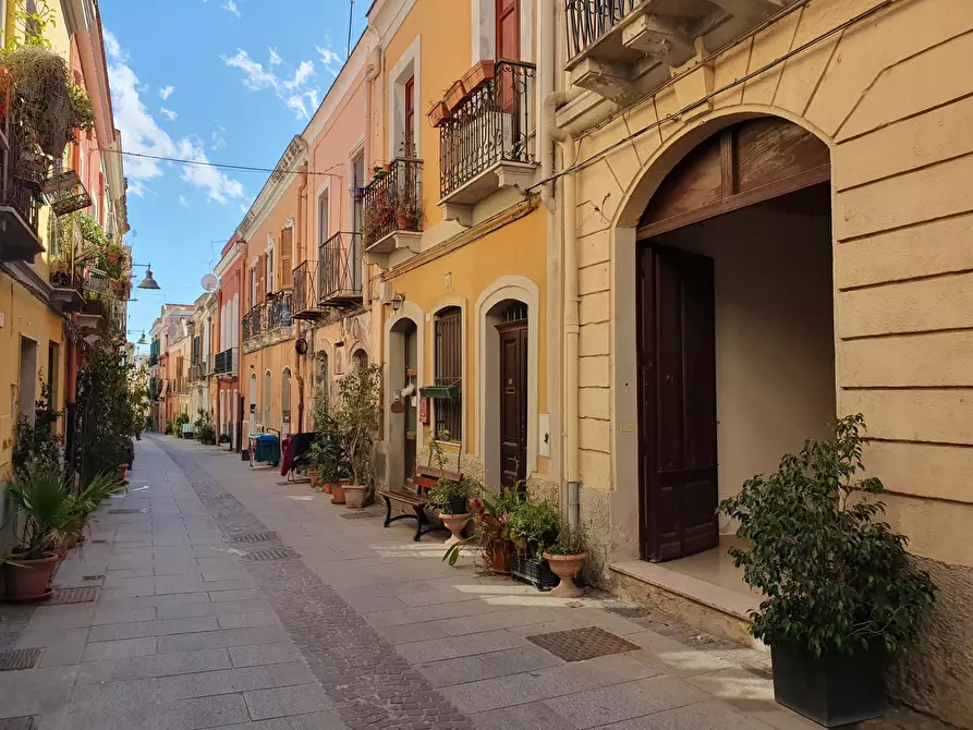 Immagine 1 di Locale commerciale in affitto  a Cagliari