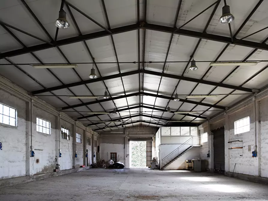 Immagine 6 di Attività artigianale in vendita  a Selargius