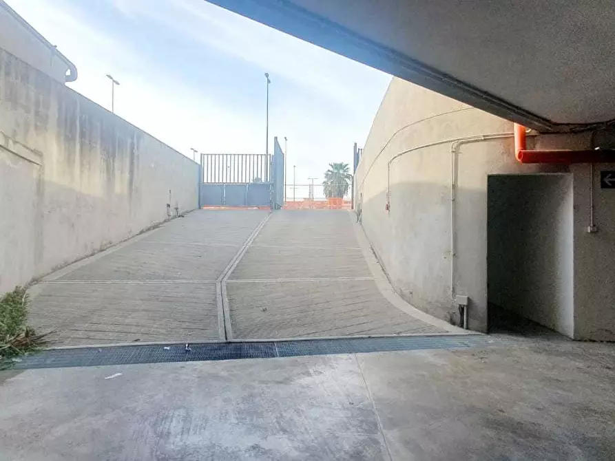 Immagine 4 di Garage in vendita  a Selargius