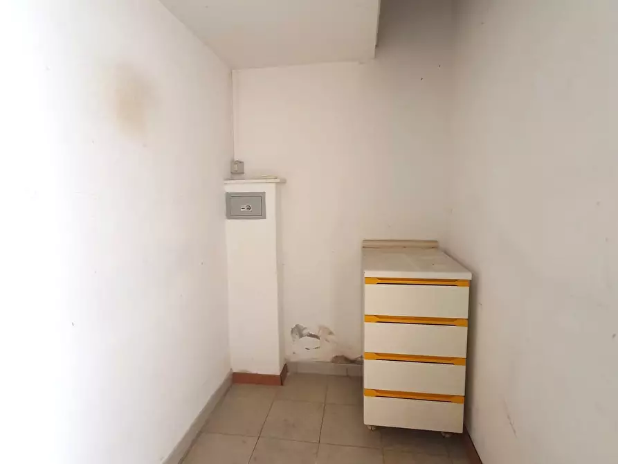 Immagine 15 di Locale commerciale in vendita  a Monserrato