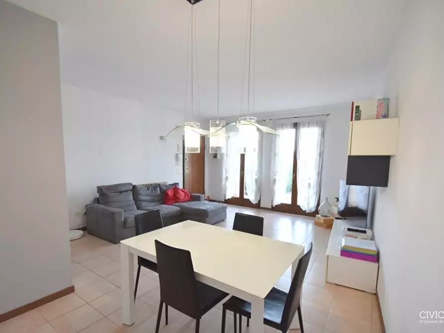 Immagine 5 di Appartamento in vendita  in Via Battaglione Monte Berico 43 a Camisano Vicentino