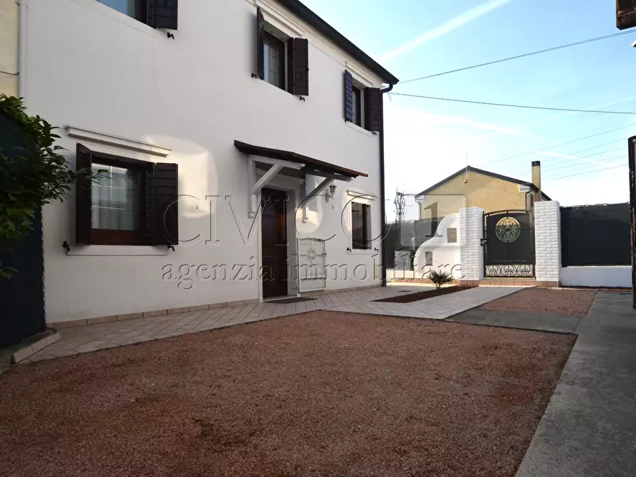 Immagine 11 di Casa bifamiliare in vendita  in Via Fiume a Piazzola Sul Brenta