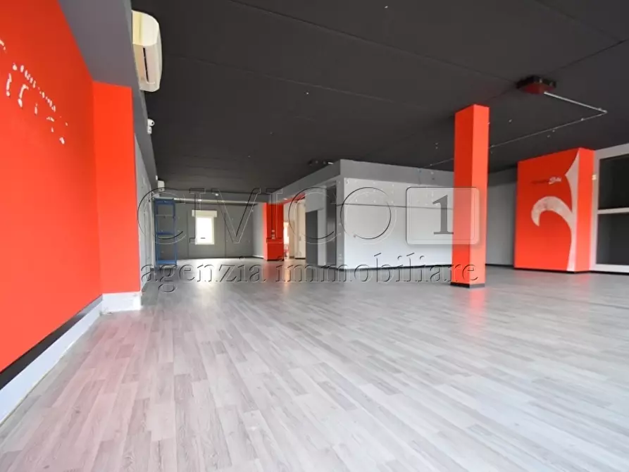 Immagine 3 di Attività commerciale in affitto  in Via Italia Unita 1 a Torri Di Quartesolo