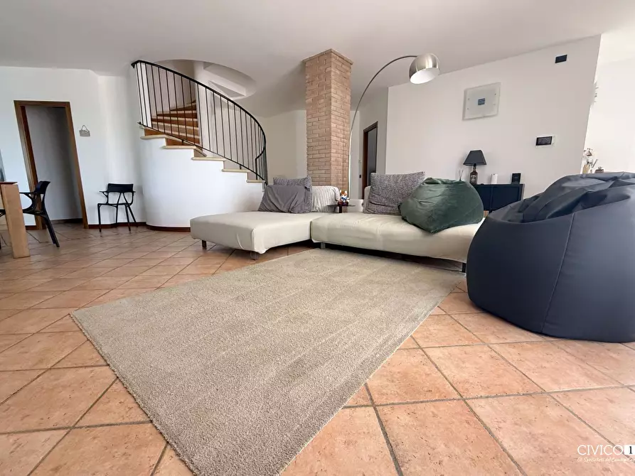Immagine 4 di Casa bifamiliare in vendita  in Via Marconi 109 a Torri Di Quartesolo