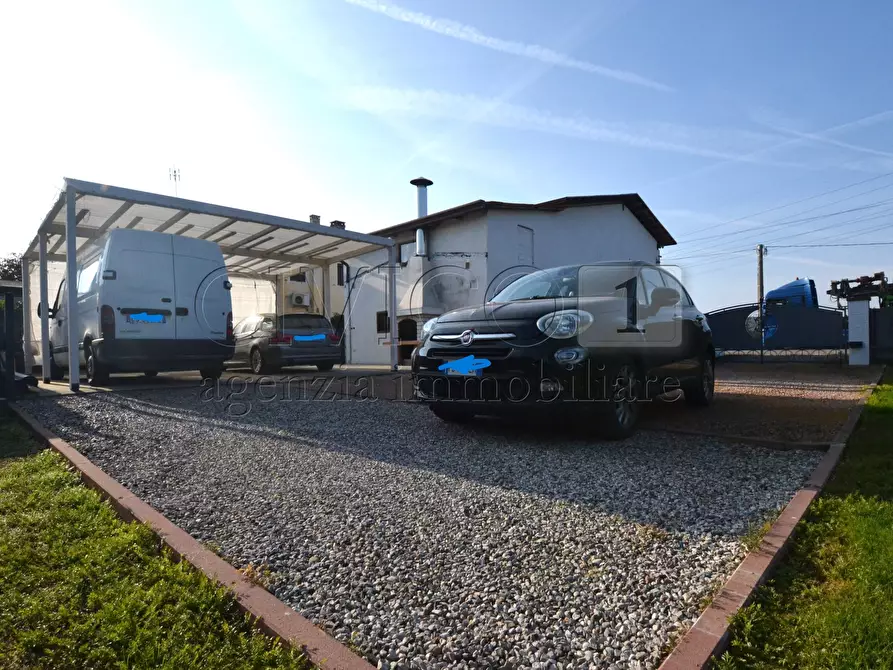 Immagine 4 di Casa bifamiliare in vendita  in Via Fiume a Piazzola Sul Brenta