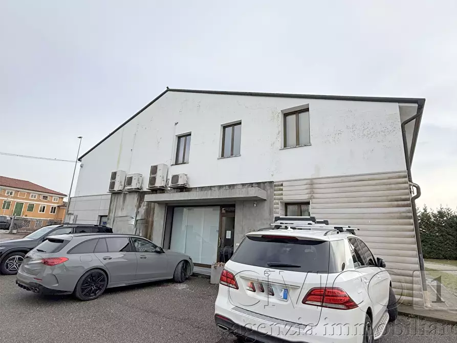 Immagine 15 di Laboratorio in affitto  in Strada Padana verso Padova 114 a Vicenza