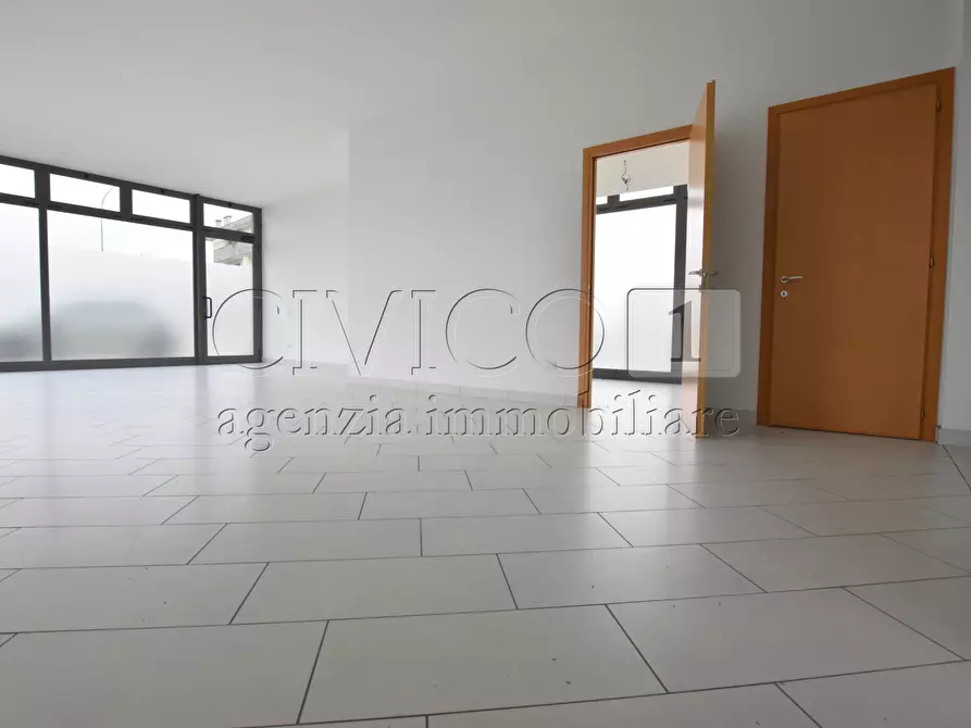 Immagine 1 di Locale commerciale in affitto  in Via Buccia a Limena