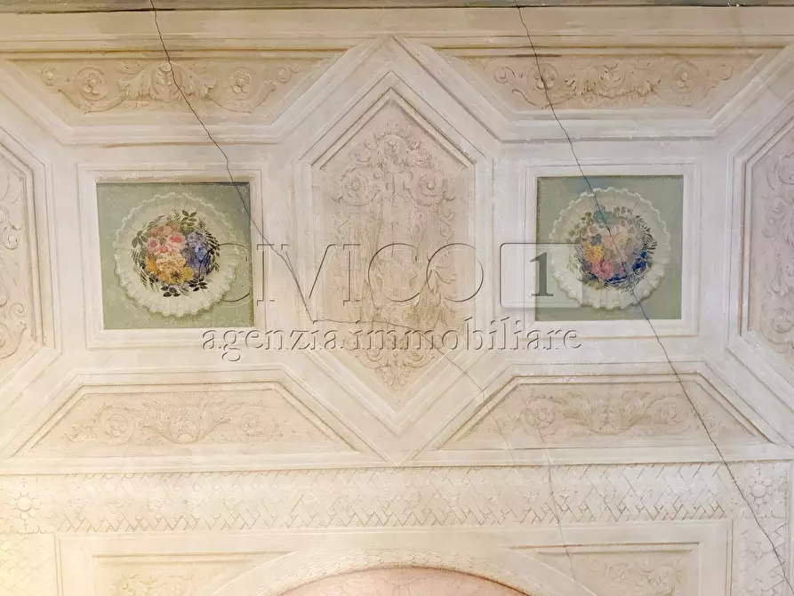 Immagine 6 di Appartamento in vendita  in Campo San Bortolomio 5396 a Venezia