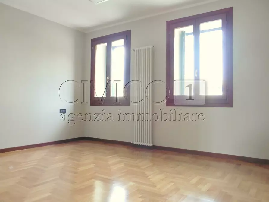 Immagine 5 di Ufficio in affitto  in via Pola a Torri Di Quartesolo