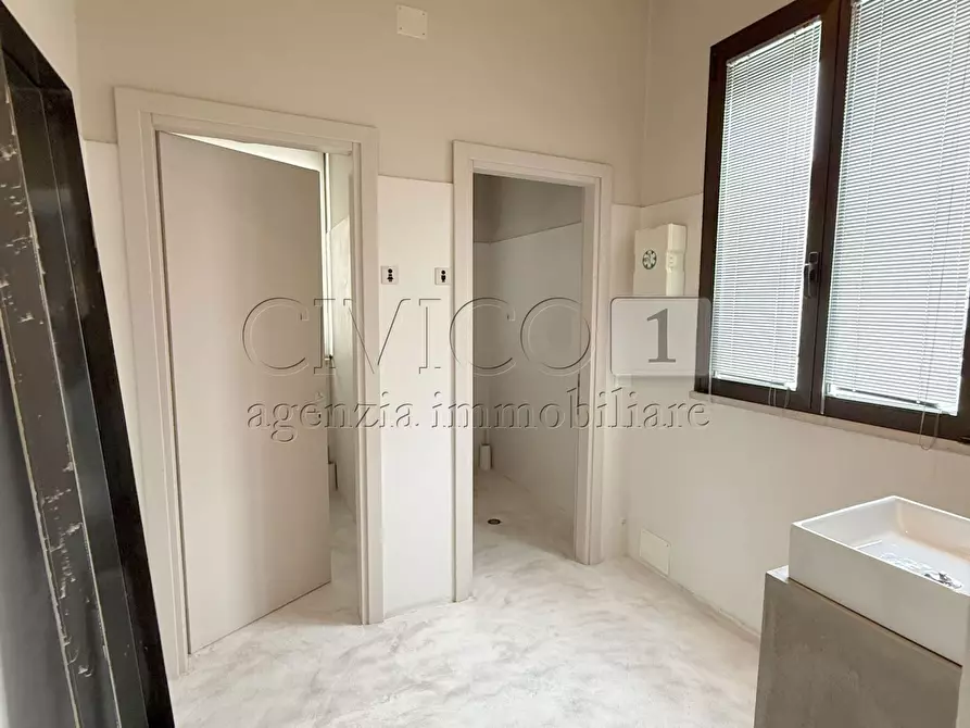 Immagine 10 di Laboratorio in affitto  in Strada Padana verso Padova 114 a Vicenza