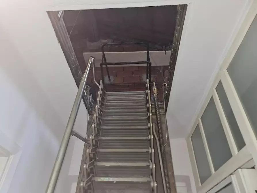 Immagine 15 di Casa semindipendente in vendita  in Viale XX Settembre 173 a Carrara