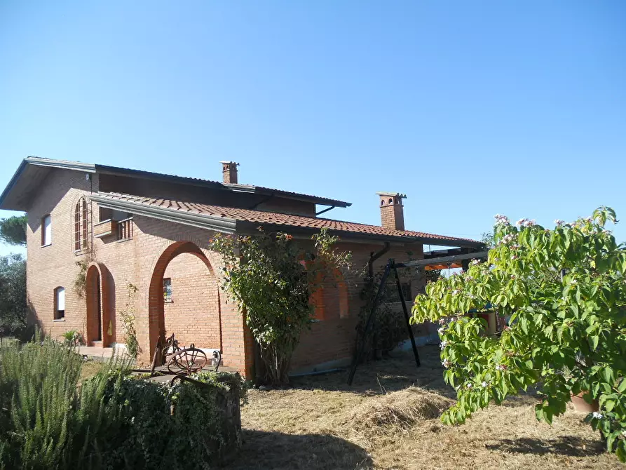 Immagine 10 di Villa in vendita  in Via Luni 36 a Ortonovo
