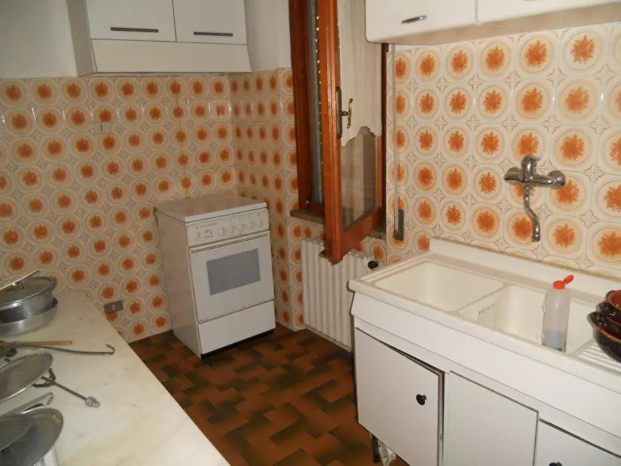 Immagine 22 di Villa in vendita  in Via Luni 36 a Ortonovo