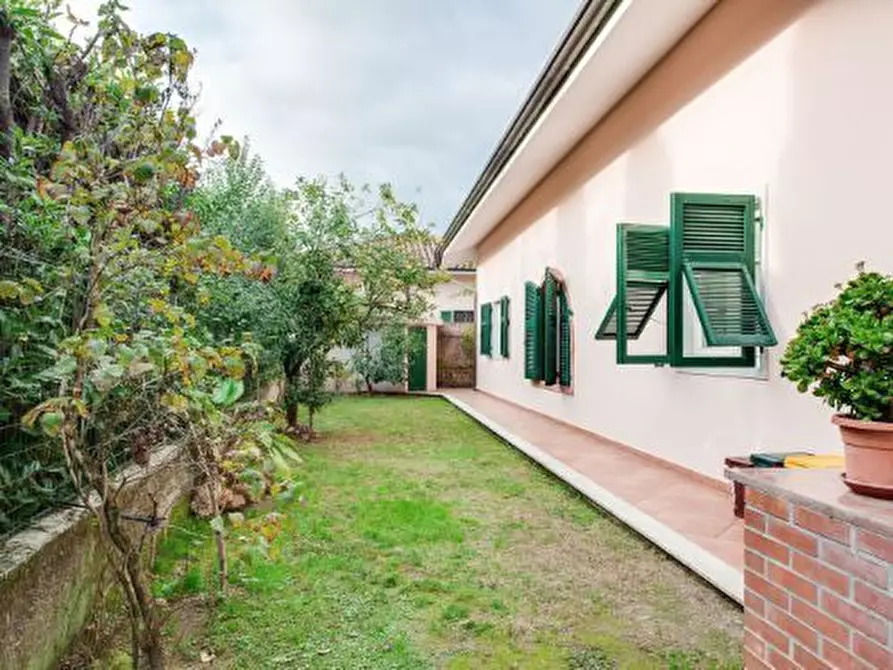 Immagine 27 di Villa in vendita  in Via Privata Villa Ceci 21 a Carrara