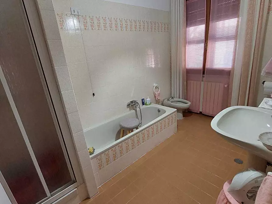 Immagine 11 di Appartamento in vendita  in Viale XX Settembre 120 a Carrara