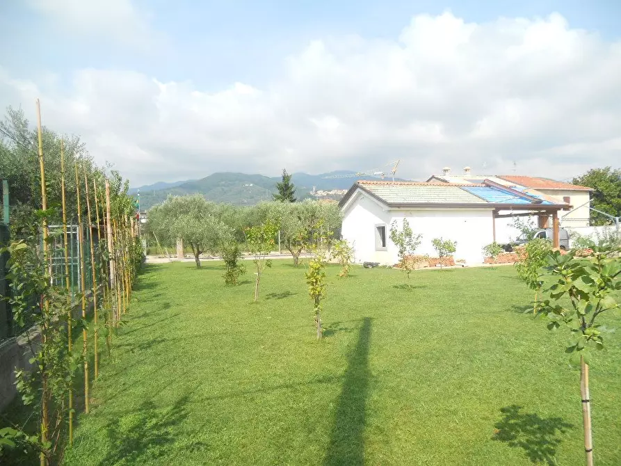 Immagine 7 di Casa semindipendente in vendita  a Castelnuovo Magra