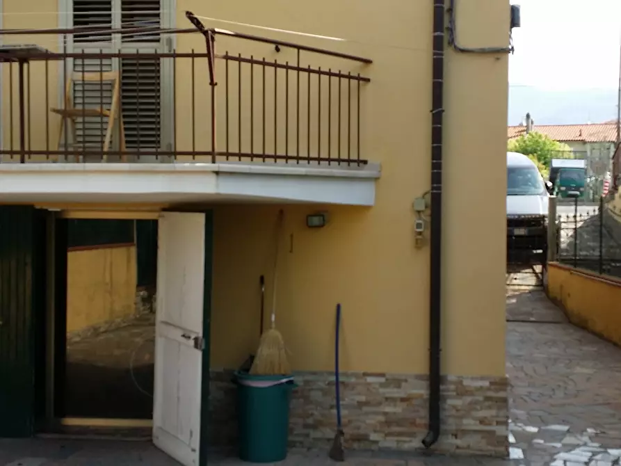 Immagine 4 di Casa semindipendente in vendita  in Via Tavolara 19 a Castelnuovo Magra