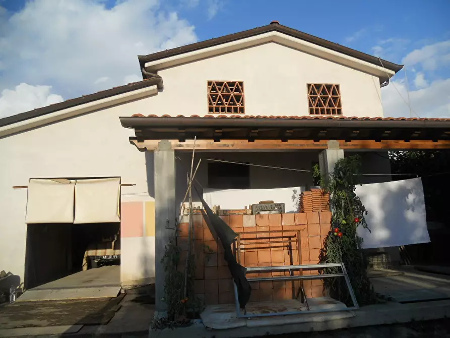 Immagine 3 di Villa in vendita  in Via Canale 118 a Castelnuovo Magra