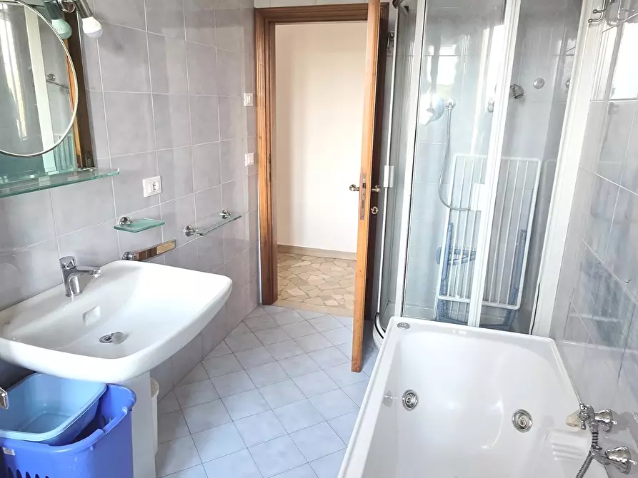 Immagine 19 di Quadrilocale in affitto  a Bologna