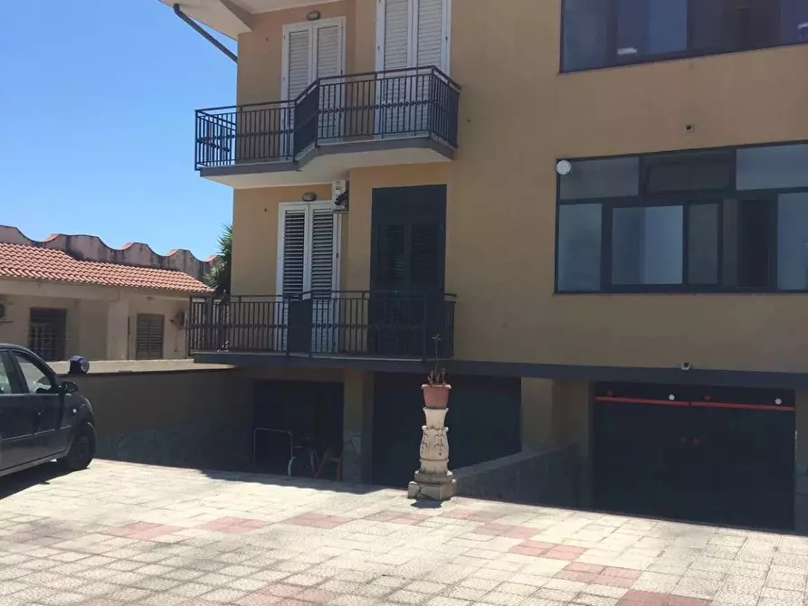 Casa trifamiliare in vendita in Via Mario Rapisardi a Buccheri