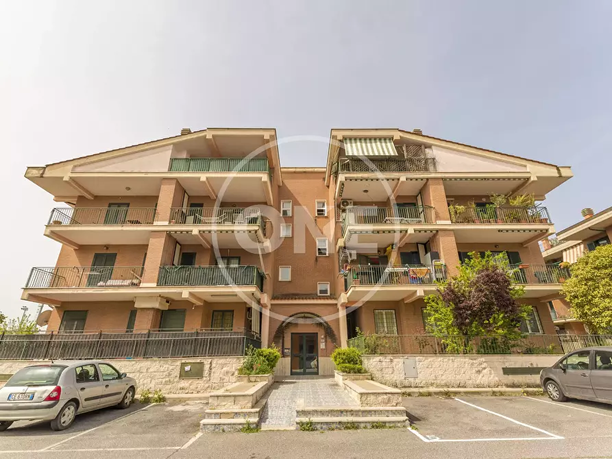 Casa trifamiliare in vendita in Via Montepagano 54 a Roma