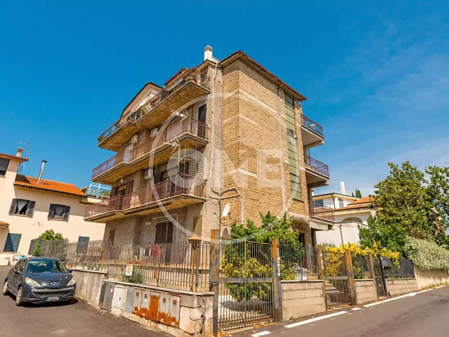 Casa trifamiliare in vendita in Via Colle Fiorito 60 a Guidonia Montecelio