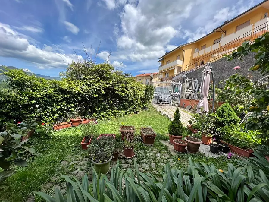 Casa trifamiliare in vendita in Via Brigata Berto a Avegno