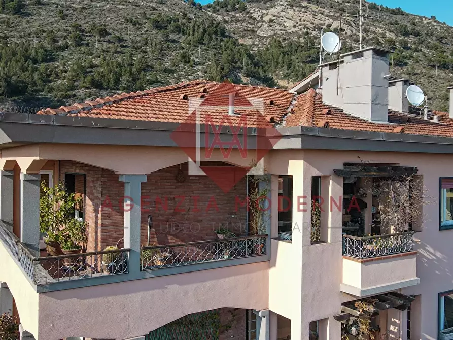 Casa trifamiliare in vendita in VIA TACITO 1 a Ventimiglia