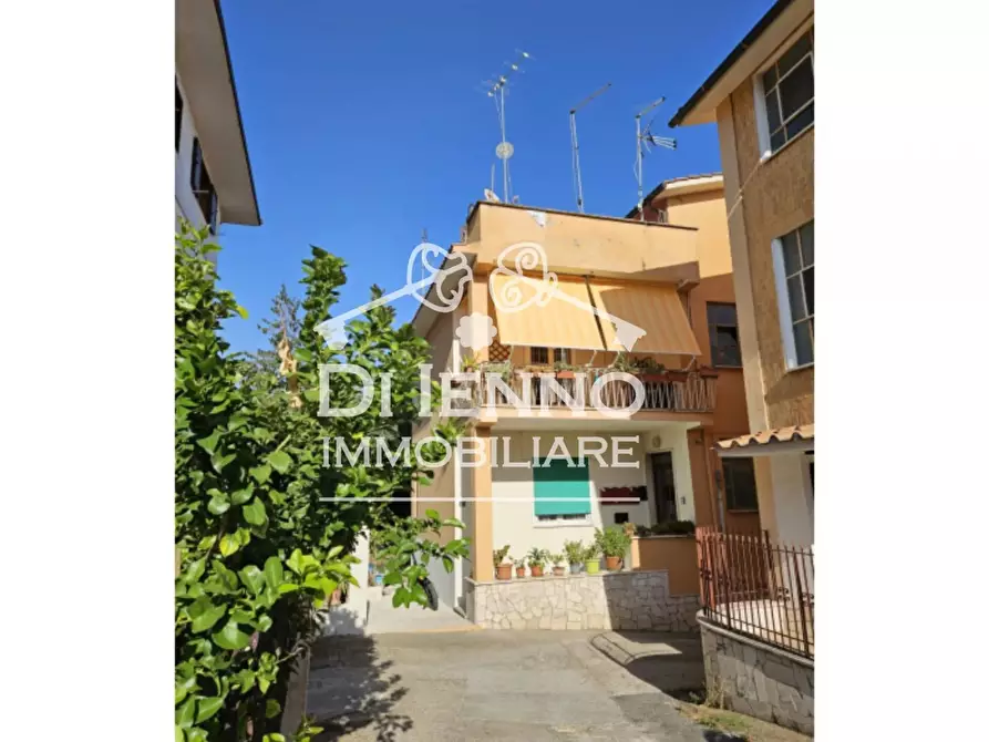 Casa trifamiliare in vendita in Via Bruno Angellotti a Monterotondo