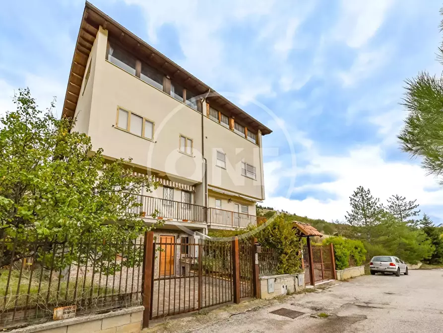 Casa trifamiliare in vendita in Via Cerri 39 a L'aquila