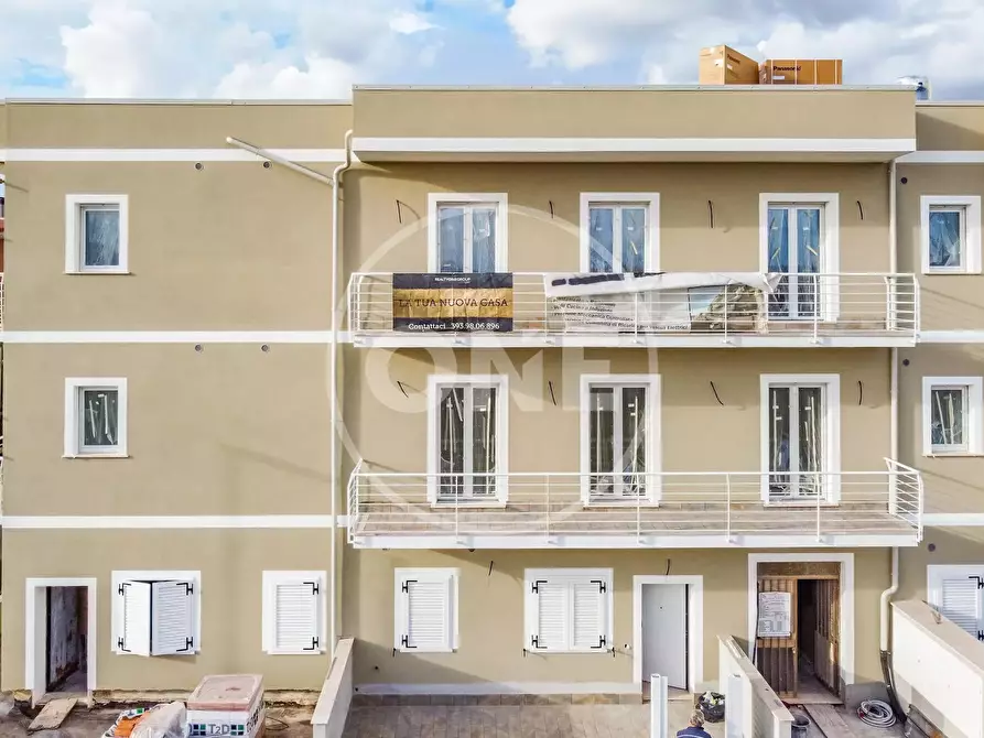 Casa trifamiliare in vendita in Via Francesco Domenico Guerrazzi a Guidonia Montecelio