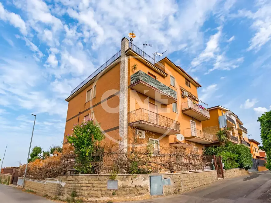 Casa trifamiliare in vendita in Via del Fontanile Tuscolano a Roma