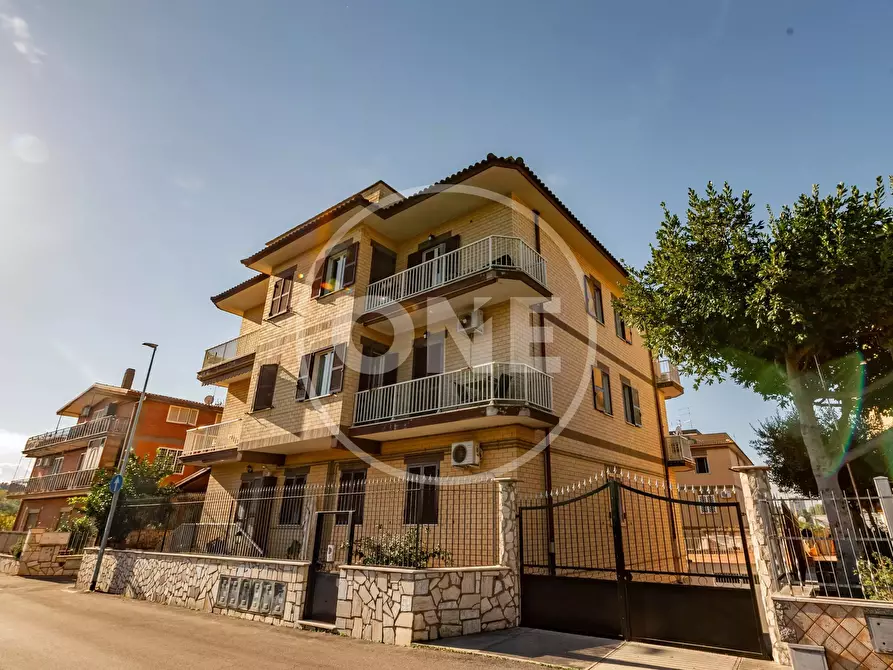 Casa trifamiliare in vendita in Via San Giovanni Gemini 7 a Roma