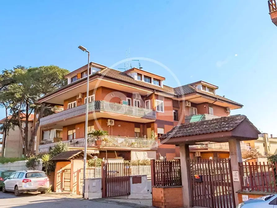 Casa trifamiliare in vendita in Via Giacomo Laurenzani 20 a Roma