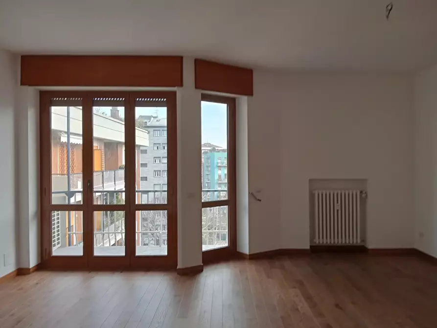 Casa trifamiliare in affitto in VIALE SAN GIMIGNANO, 13A. a Milano
