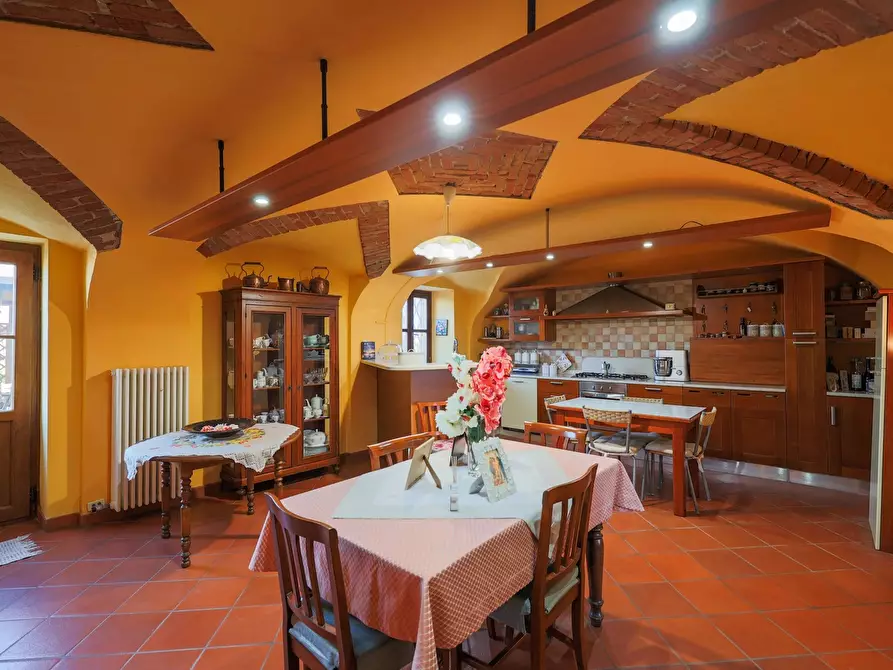 Casa trifamiliare in vendita in Borgata Chiecchi Sottani. n. 4 a Barolo