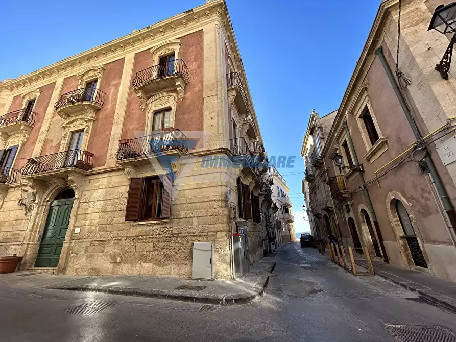 Immagine 1 di Casa trifamiliare in vendita  in VIA DELLA MAESTRANZA a Siracusa