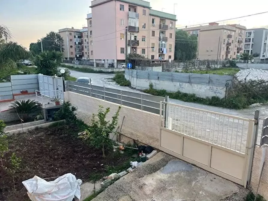 Immagine 1 di Casa trifamiliare in vendita  in Via Ettore Troiano a Siracusa